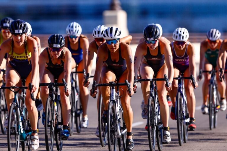 Maiře Carreauové z Quebecu otevírá triatlon v NCAA dveře k inženýrskému titulu a snad i k olympijským hrám v roce 2028.