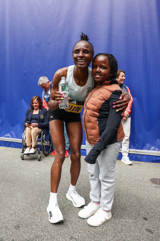 Hellen Obiri a dcera